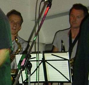 Am Saxophon Reinhold Hofmann und Stefand Brandl
