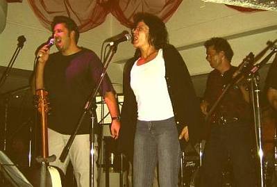 The Dynamic Duo - Wolfram und Christine, dahinter Ronald am Killer-Bass
